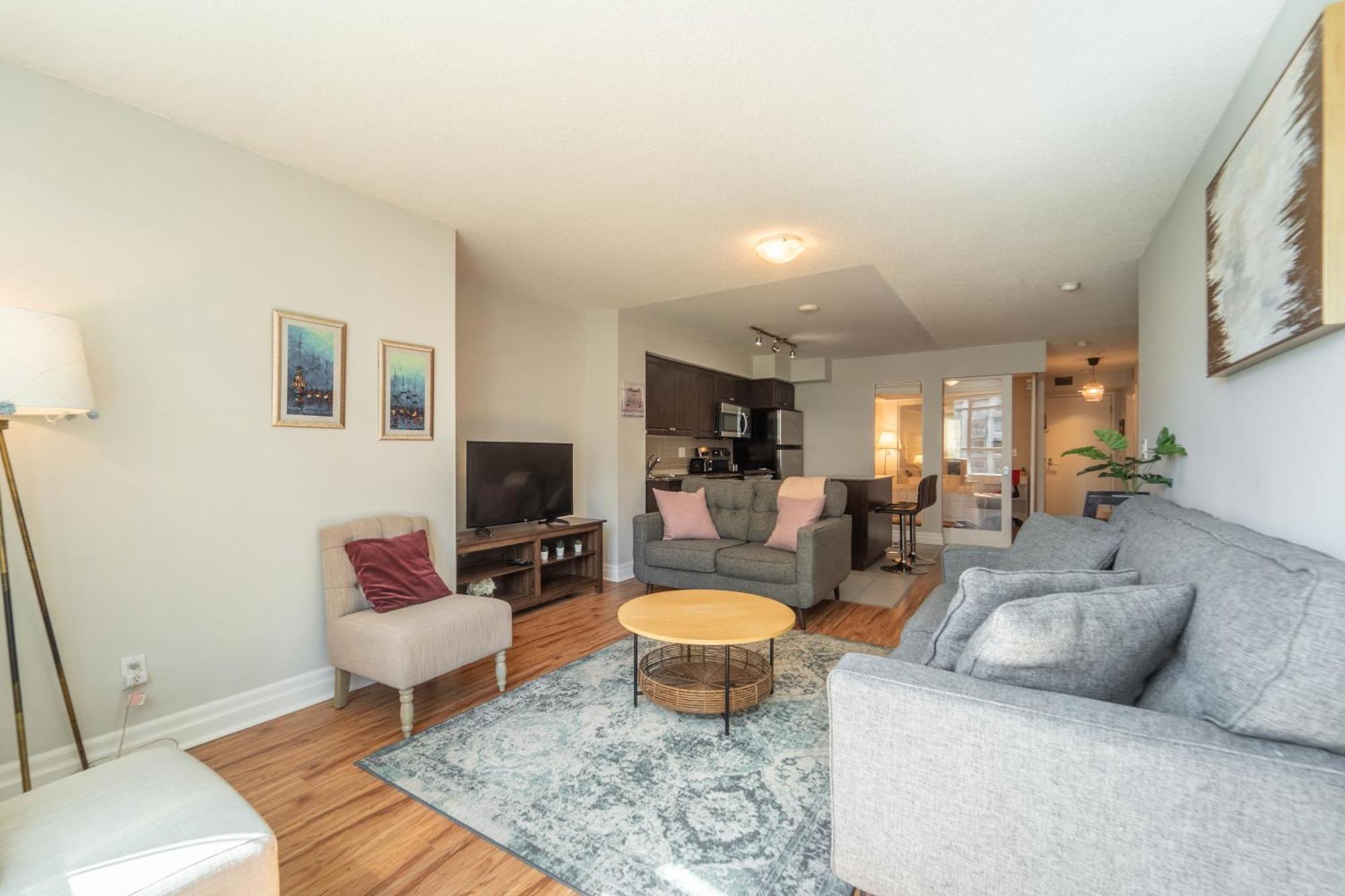 Spacious 2 Bedroom Plus Den, 2 Bath, Sleeps 5 With Balcony And Lakeview Downtown Toronto Condo Exterior foto