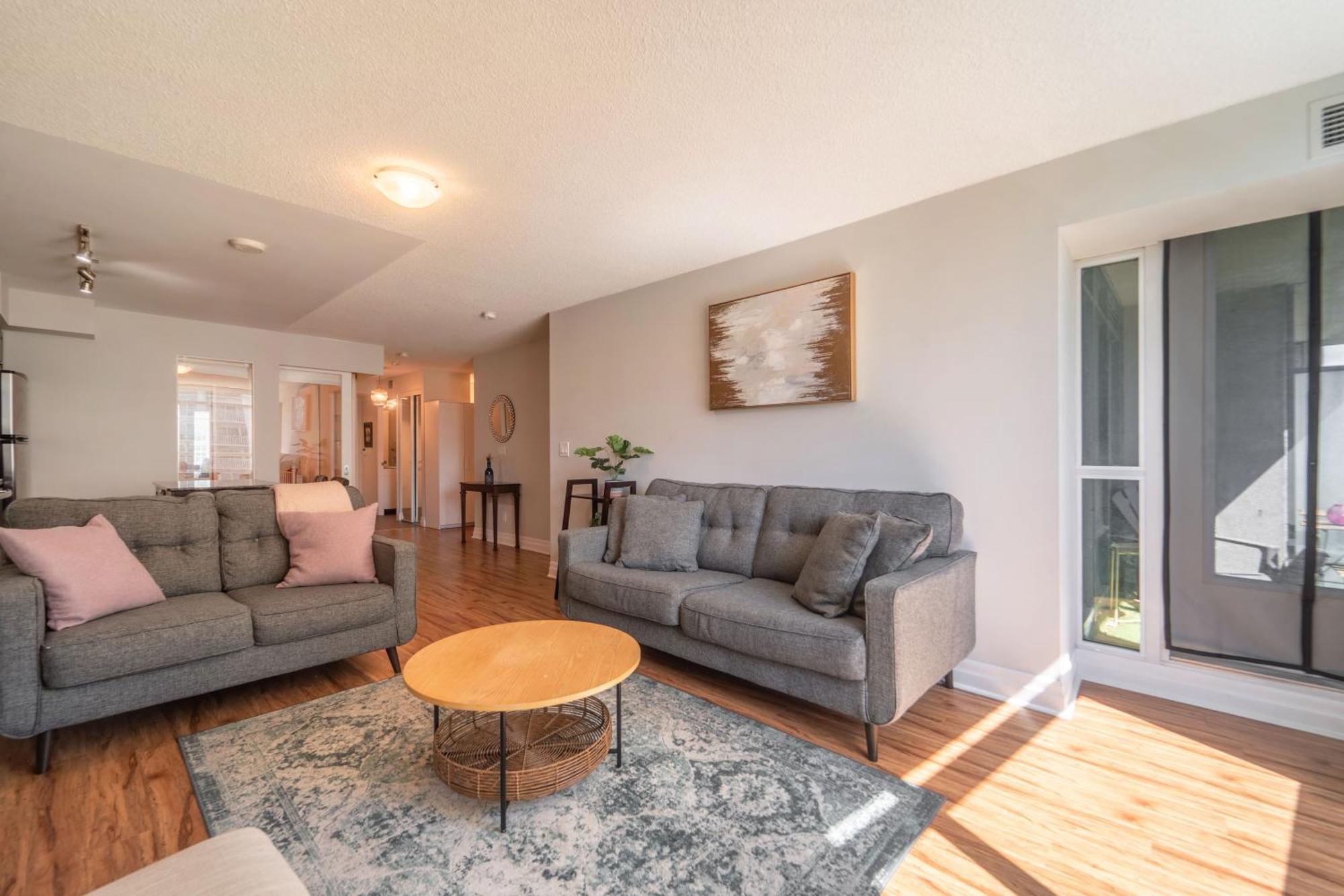 Spacious 2 Bedroom Plus Den, 2 Bath, Sleeps 5 With Balcony And Lakeview Downtown Toronto Condo Exterior foto