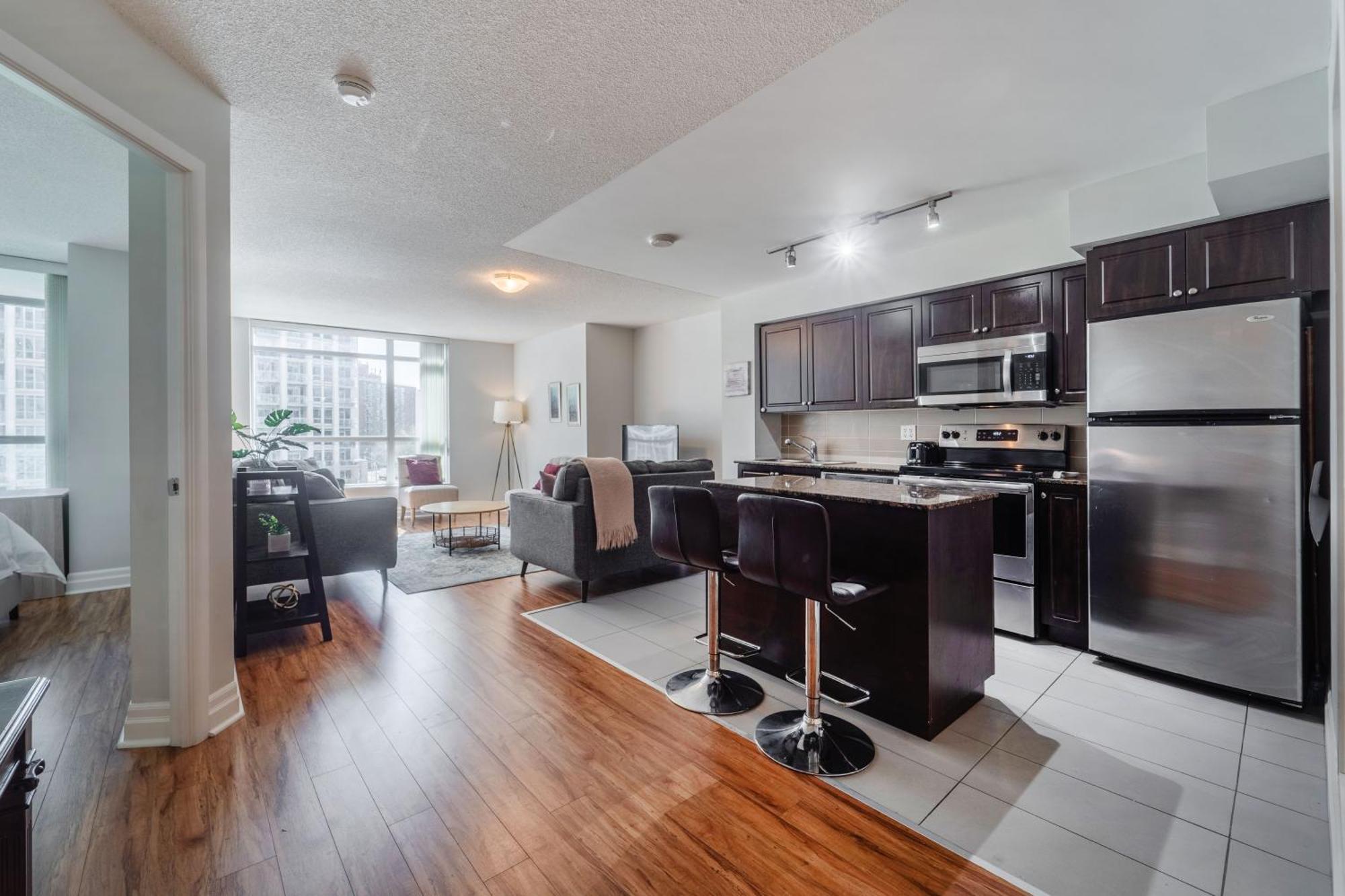 Spacious 2 Bedroom Plus Den, 2 Bath, Sleeps 5 With Balcony And Lakeview Downtown Toronto Condo Exterior foto