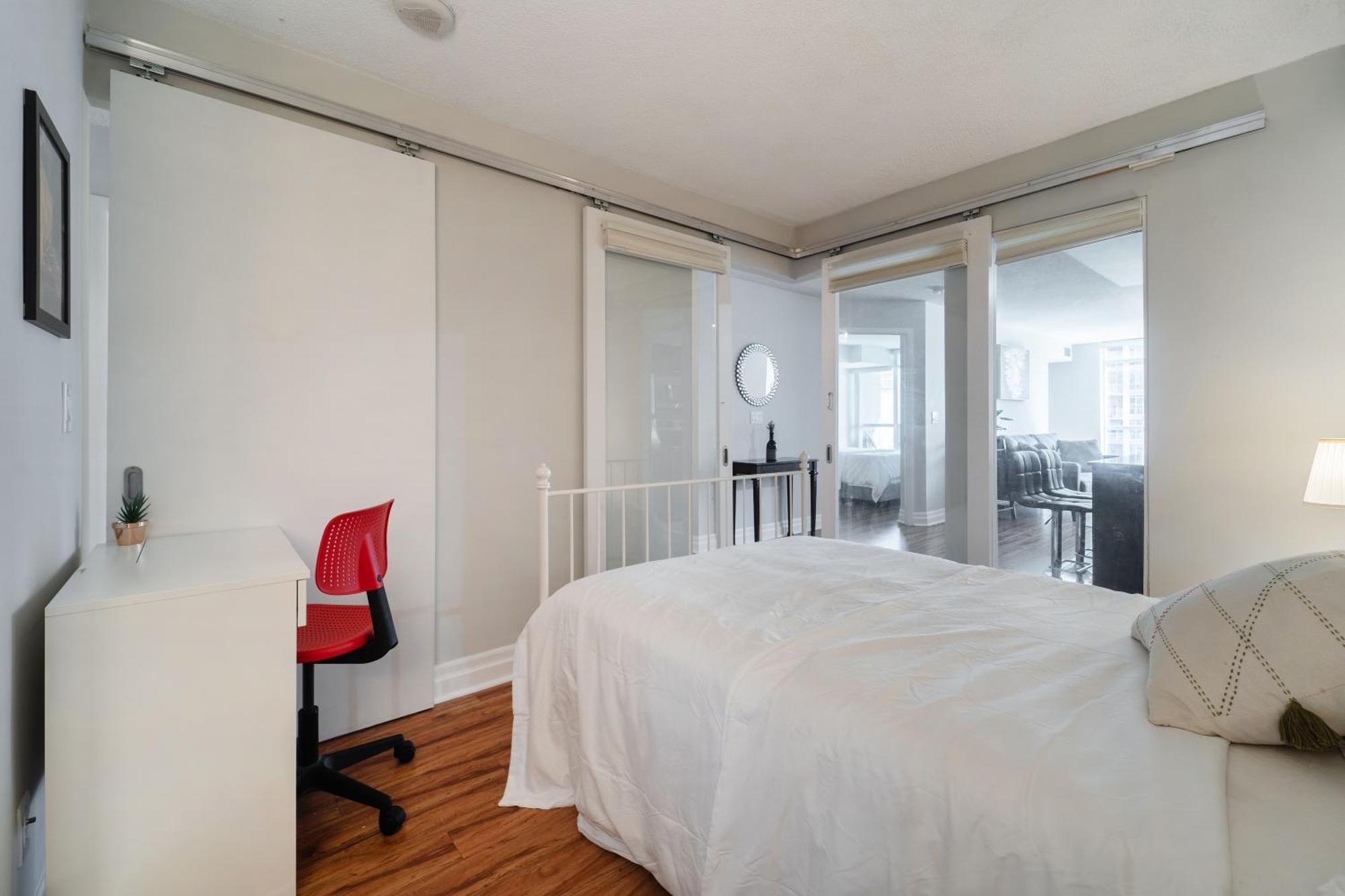 Spacious 2 Bedroom Plus Den, 2 Bath, Sleeps 5 With Balcony And Lakeview Downtown Toronto Condo Exterior foto