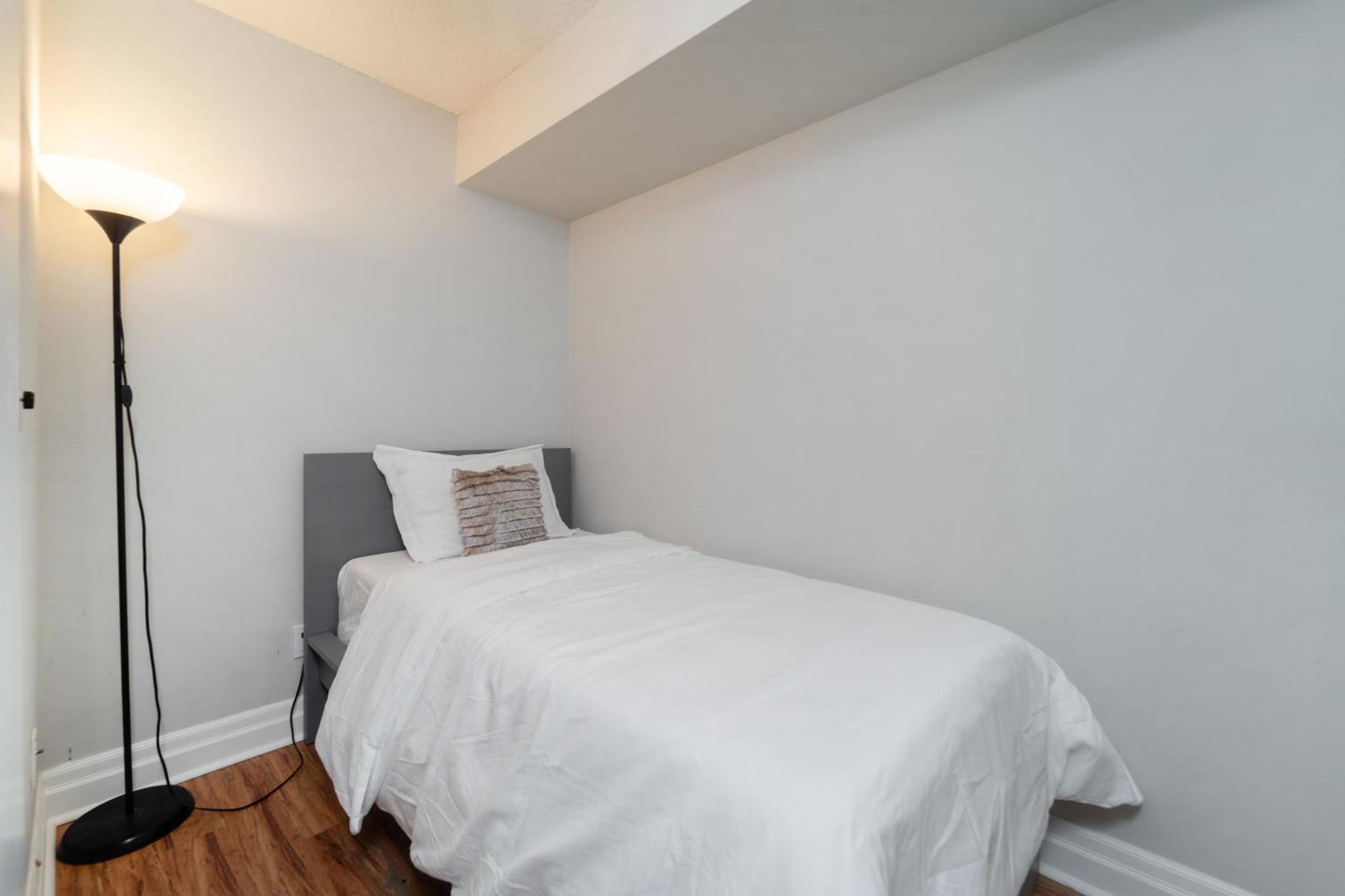 Spacious 2 Bedroom Plus Den, 2 Bath, Sleeps 5 With Balcony And Lakeview Downtown Toronto Condo Exterior foto