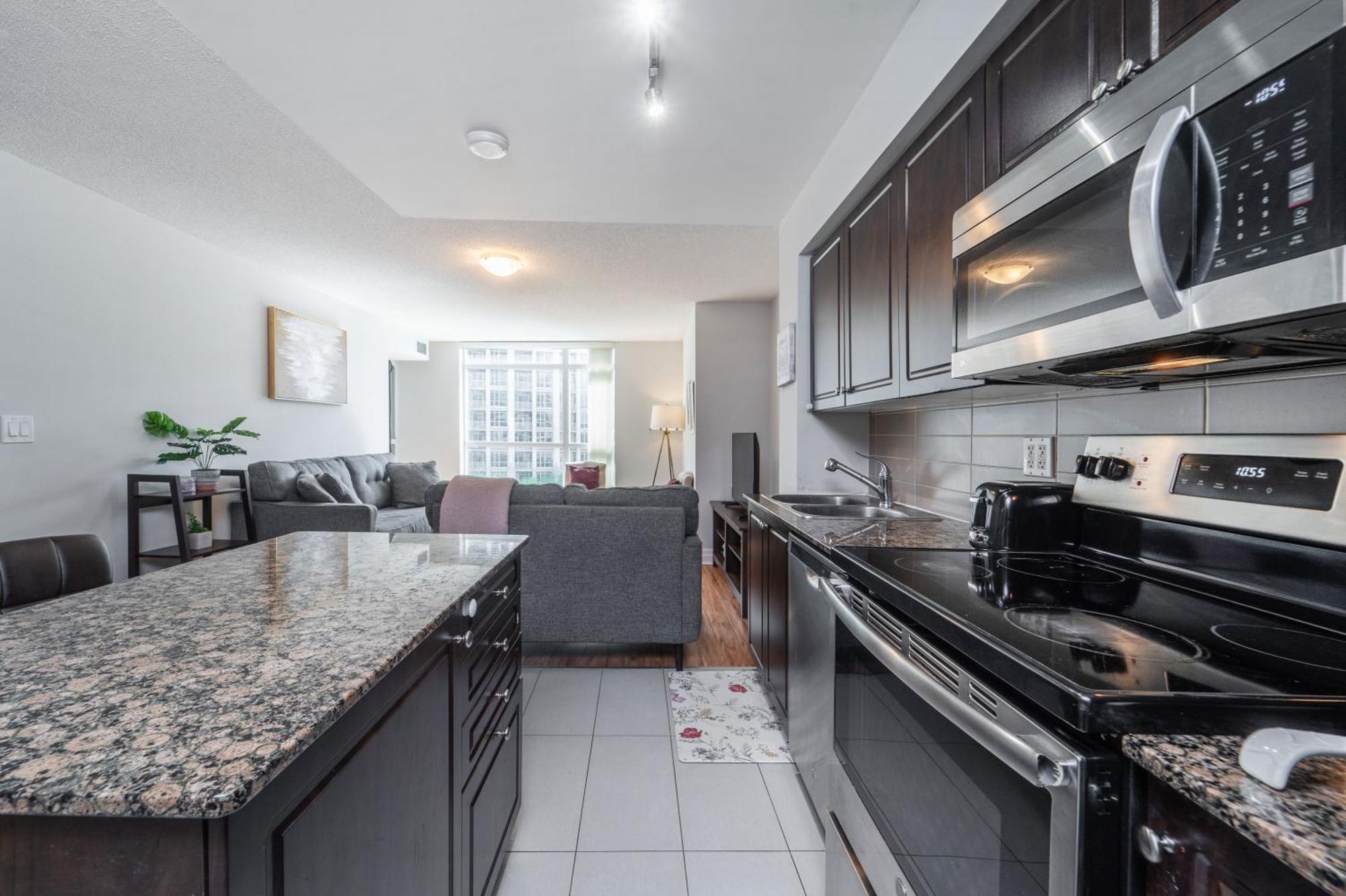 Spacious 2 Bedroom Plus Den, 2 Bath, Sleeps 5 With Balcony And Lakeview Downtown Toronto Condo Exterior foto